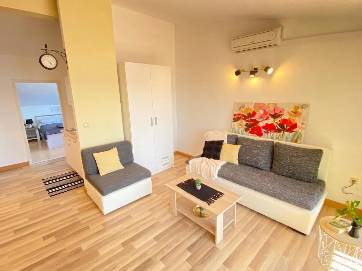 Apartments Tomi & Ivana Trogir 0*,  Croacia
