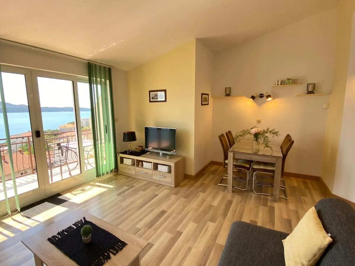 Apartments Tomi & Ivana Trogir 0*,