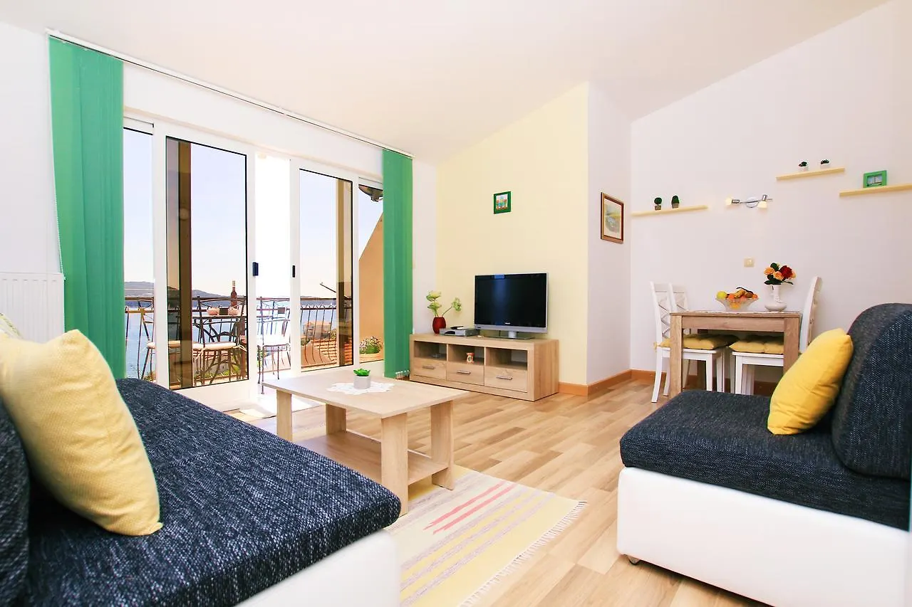 Apartments Tomi & Ivana Trogir 0*,