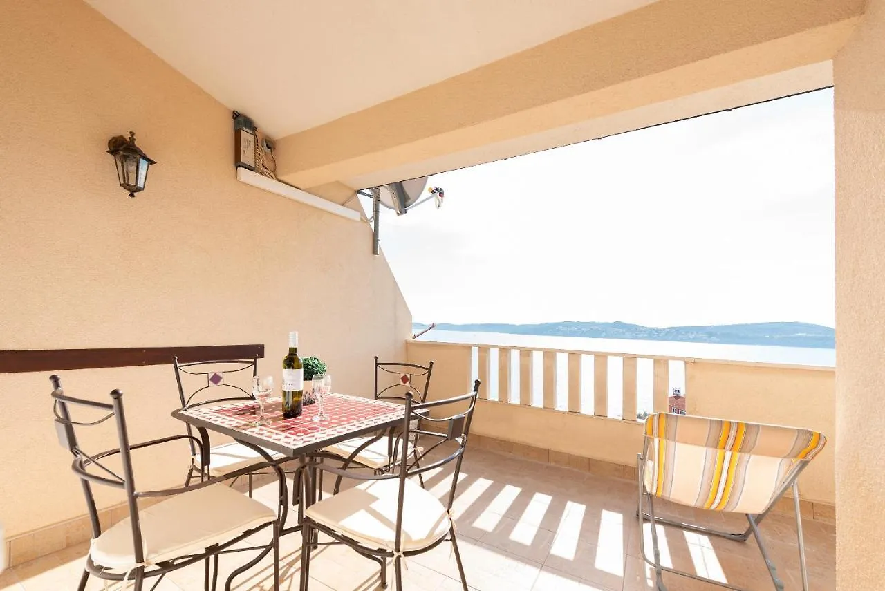 Apartments Tomi & Ivana Trogir 0*,  Croacia